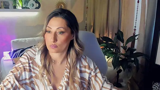 Snapshot of SarahAlluring chatting on 14, 5, 2026 SarahAlluring online show from 14, 5, 2026