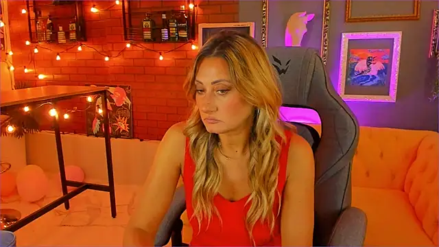 SarahAlluring online show from 19, 9, 2025