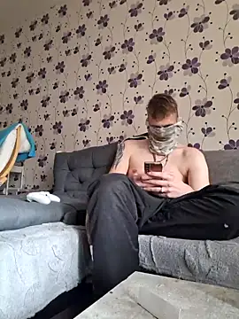 Snapshot of ThePython666 chatting on 22, 10, 2025 ThePython666 online show from 22, 10, 2025