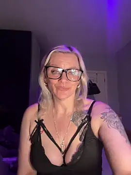 Curvy-Cleo online show from 8, 2, 2026