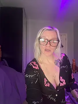 Curvy-Cleo online show from 10, 2, 2026