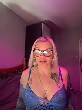 Curvy-Cleo online show from 11, 4, 2026