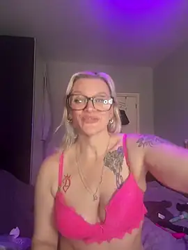 Curvy-Cleo online show from 9, 2, 2026