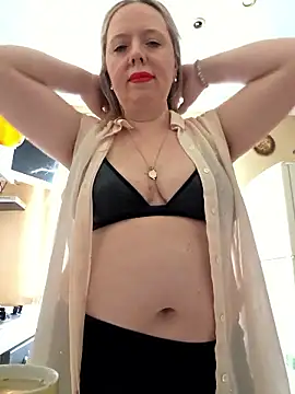 Snapshot of Irina3718 chatting on 8, 5, 2026 Irina3718 online show from 8, 5, 2026