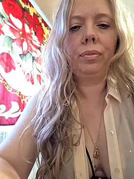 Snapshot of Irina3718 chatting on 4, 5, 2026 Irina3718 online show from 4, 5, 2026