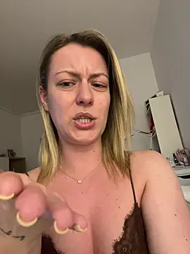 AnnastasiaMills online show from 19, 4, 2026