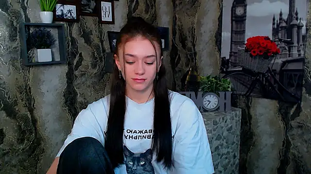 Snapshot of LanaTey chatting on 5, 2, 2026 LanaTey online show from 5, 2, 2026