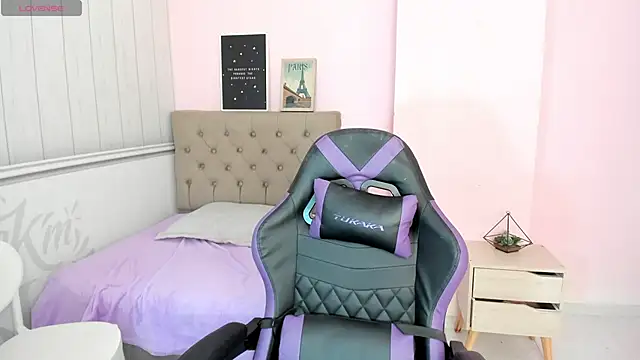 Tania Duque online show from 8, 11, 2025