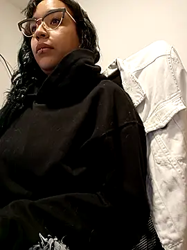Snapshot of IsisBathory chatting on 21, 3, 2025 IsisBathory online show from 21, 3, 2025