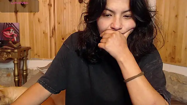 Snapshot of Asaray_T chatting on 3, 7, 2026 Asaray T online show from 3, 7, 2026
