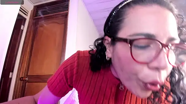 Snapshot of mia_velvet1 chatting on 6, 5, 2026 mia velvet1 online show from 6, 5, 2026