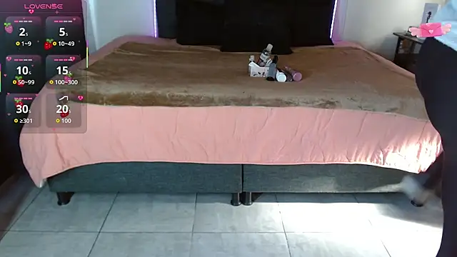 mia velvet1 online show from 4, 11, 2025