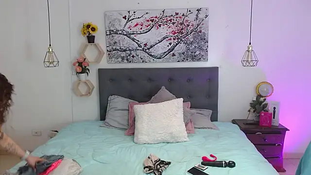 Rose Thompson1 online show from 26, 11, 2025