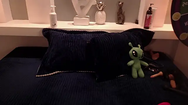 milu w4llace online show from 25, 10, 2025