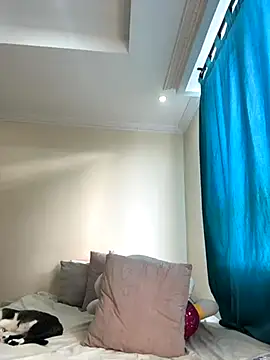 Ivelleee  online show from 9, 10, 2025