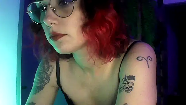 Snapshot of Acid_Girl_Ofc chatting on 2, 12, 2025 Acid Girl Ofc online show from 2, 12, 2025