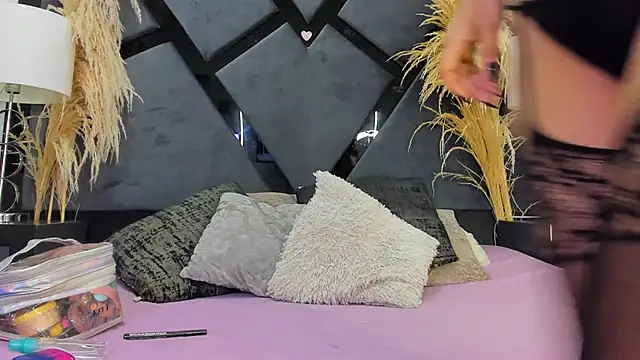 CamilaJohnston online show from 18, 10, 2025