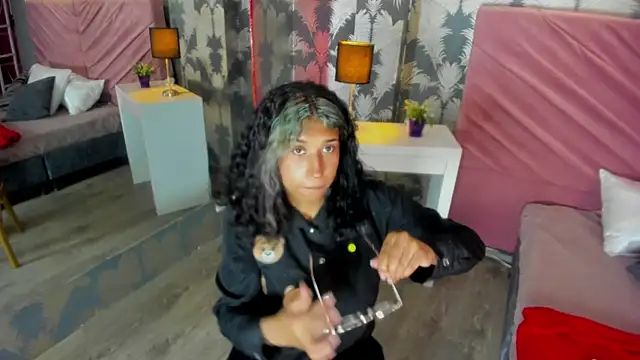 Karin Ks online show from 28, 11, 2025