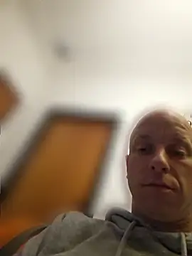 Snapshot of svenpfeifer chatting on 15, 4, 2026 svenpfeifer online show from 15, 4, 2026