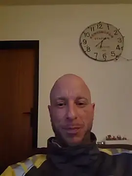 Snapshot of svenpfeifer chatting on 2, 2, 2026 svenpfeifer online show from 2, 2, 2026