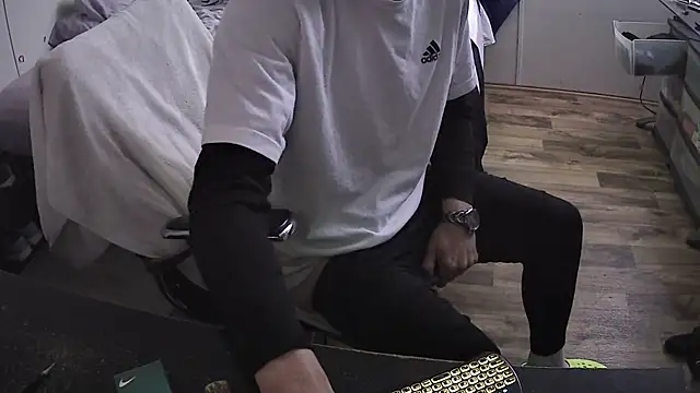 Muffdiver718 online show from 18, 3, 2025