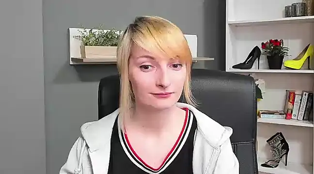 hottieBlair online show from 17, 3, 2025