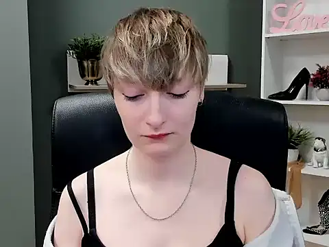 hottieBlair online show from 26, 9, 2025