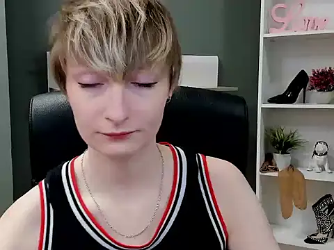 hottieBlair online show from 23, 9, 2025
