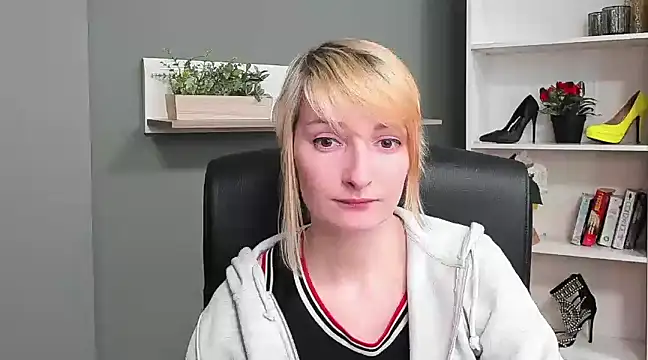 hottieBlair online show from 17, 3, 2025
