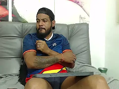 BladeFoxxx1 online show from 11, 11, 2025