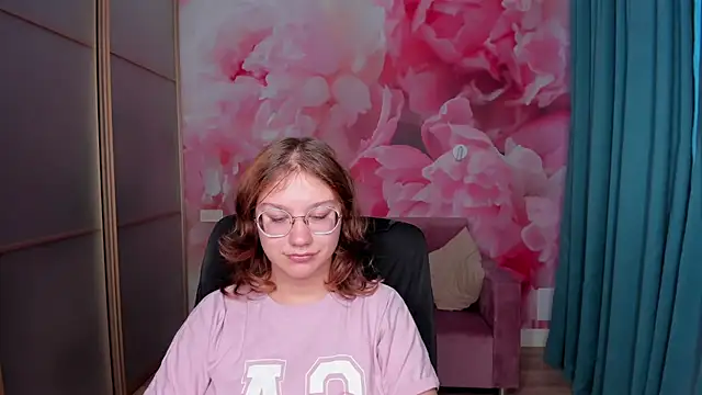 AngelinaLow online show from 4, 11, 2025