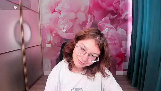 AngelinaLow online show from 28, 10, 2025