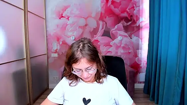 AngelinaLow online show from 14, 11, 2025