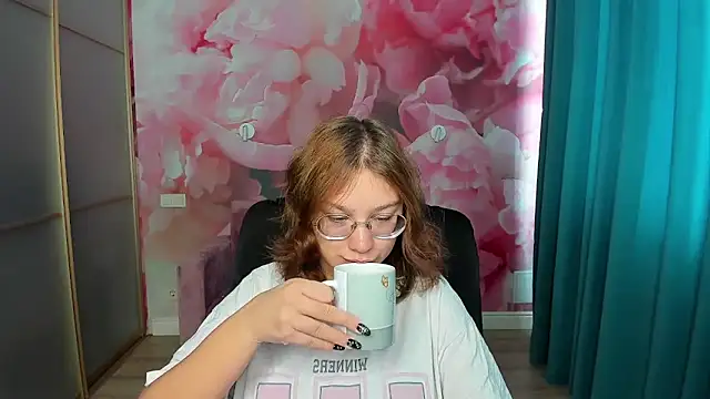 AngelinaLow online show from 20, 10, 2025