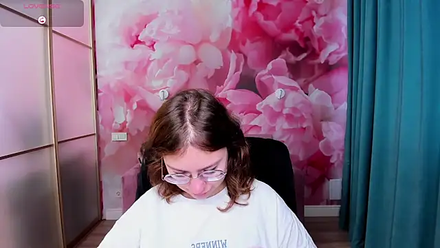 AngelinaLow online show from 18, 10, 2025