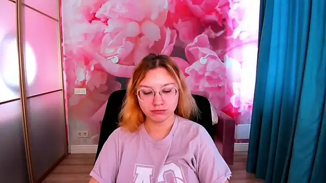 AngelinaLow online show from 10, 3, 2026