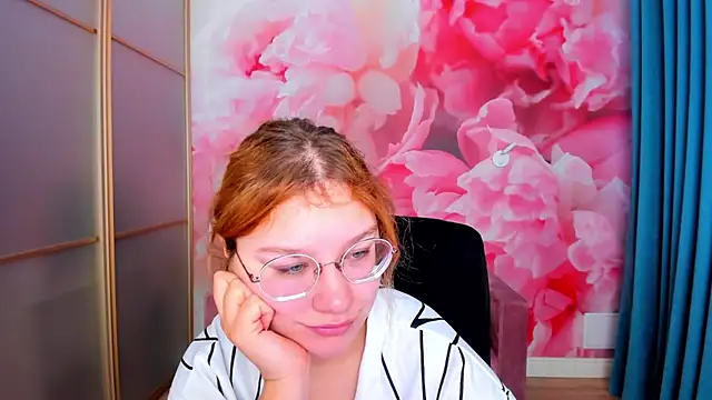 AngelinaLow online show from 15, 2, 2026