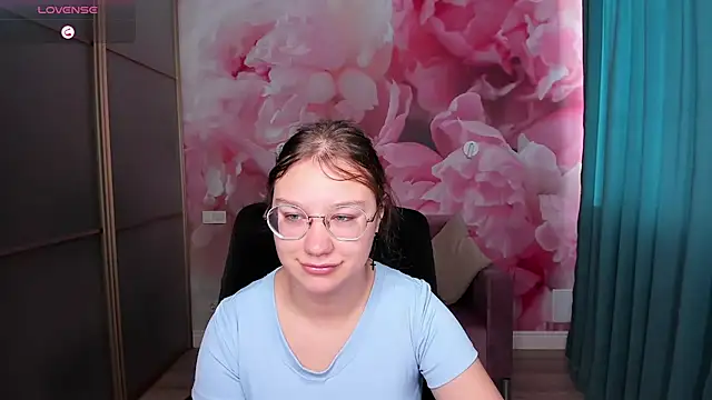 AngelinaLow online show from 25, 10, 2025