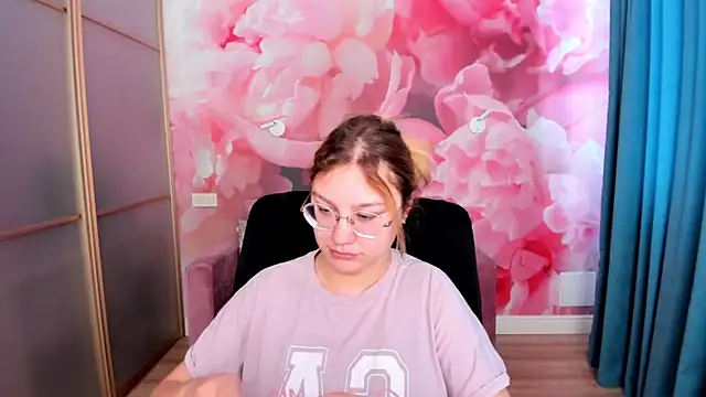 AngelinaLow online show from 6, 3, 2026