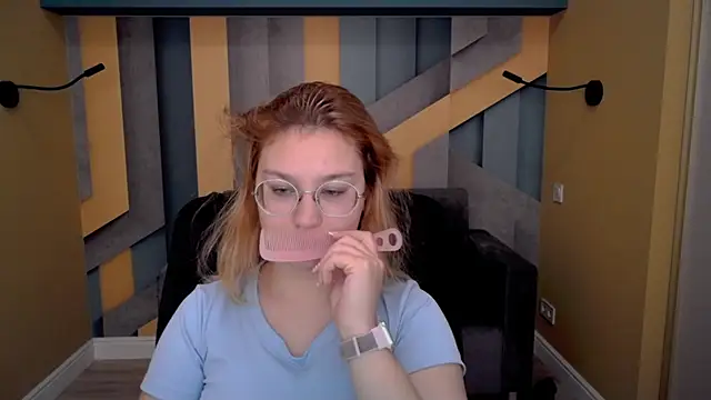 AngelinaLow online show from 5, 1, 2026