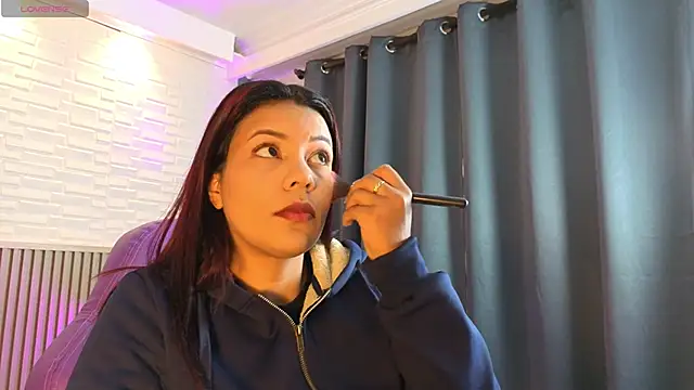 TiffanyWalk online show from 22, 4, 2026