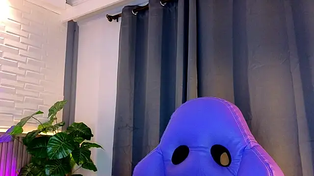 TiffanyWalk online show from 25, 10, 2025