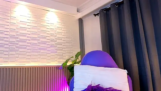 TiffanyWalk online show from 24, 10, 2025