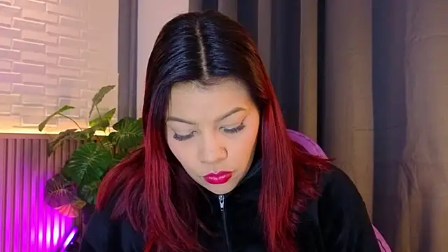 TiffanyWalk online show from 26, 11, 2025