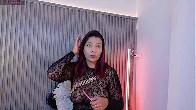 TiffanyWalk online show from 27, 11, 2025