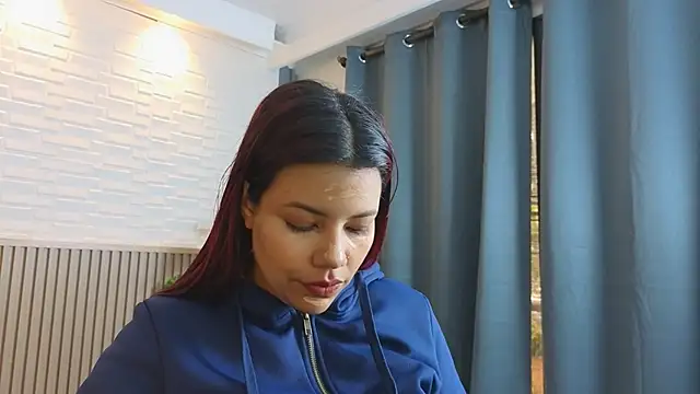 TiffanyWalk online show from 8, 4, 2026