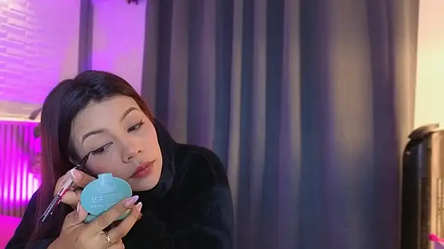 TiffanyWalk online show from 15, 12, 2025