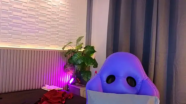 TiffanyWalk online show from 5, 12, 2025