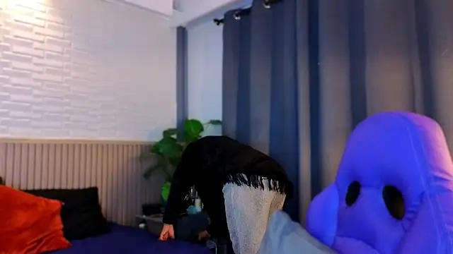 TiffanyWalk online show from 9, 1, 2026