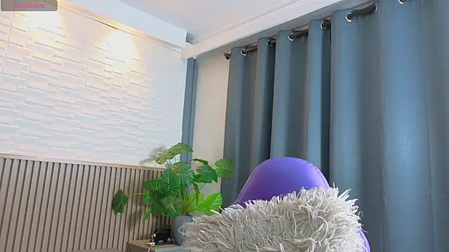 TiffanyWalk online show from 21, 4, 2026